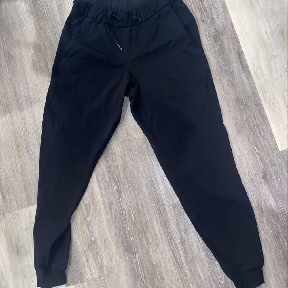 Black lululemon joggers size 6.